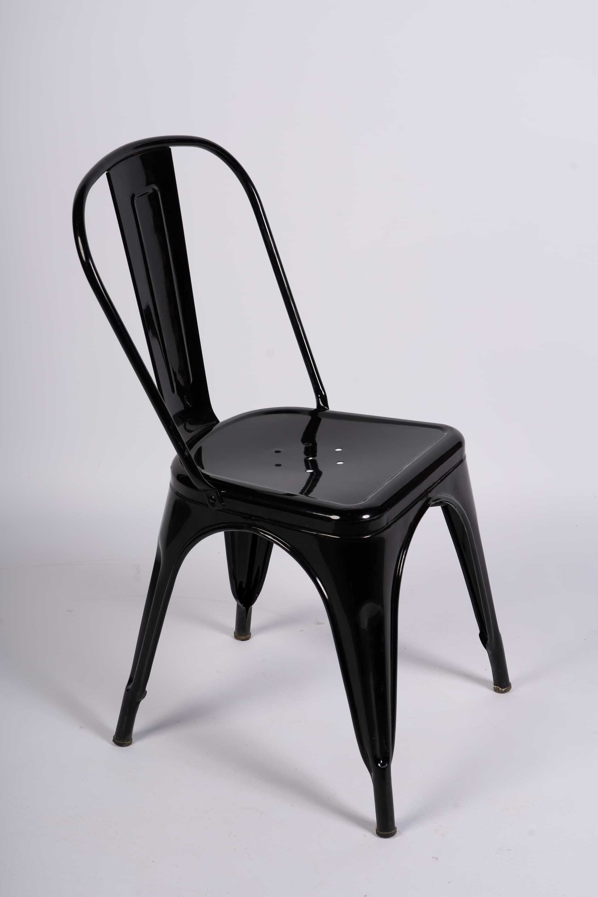 Alquiler Silla Tolix negra para eventos.